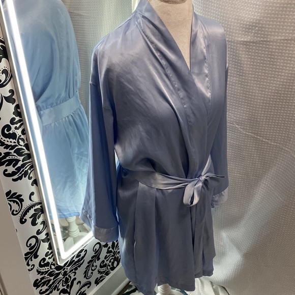 Victoria’s Secret Satin Robe - Picture 3 of 9